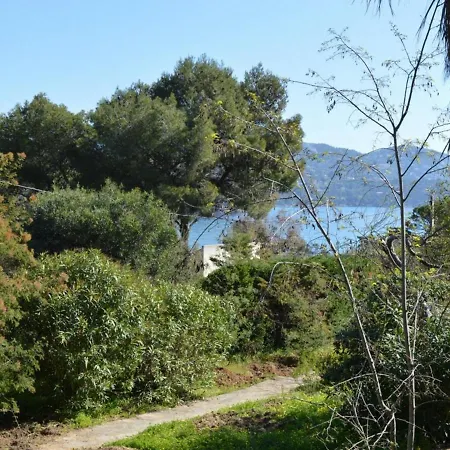 2 Pieces Cabine, 6 Couchages, Avec Piscine Et Terrasse Ensoleillee Au Lavandou - Fr-1-251-235 *