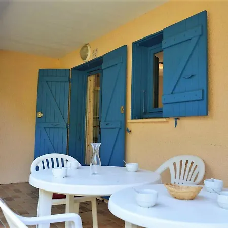 2 Pieces Cabine, 6 Couchages, Avec Piscine Et Terrasse Ensoleillee Au Lavandou - Fr-1-251-235 Apartment