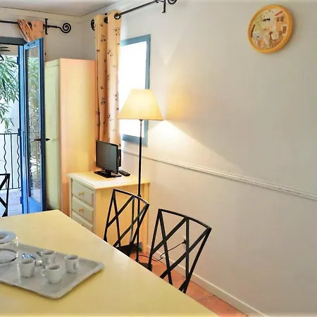 2 Pieces Cabine, 6 Couchages, Avec Piscine Et Terrasse Ensoleillee Au Lavandou - Fr-1-251-235 Apartment *