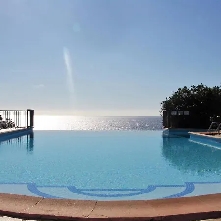 Apartment 2 Pieces Cabine, 6 Couchages, Avec Piscine Et Terrasse Ensoleillee Au Lavandou - Fr-1-251-235