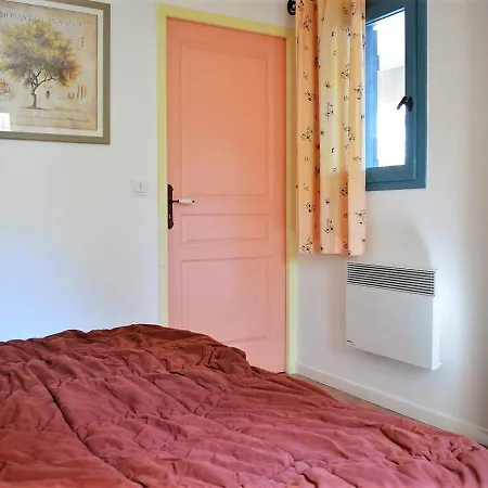 2 Pieces Cabine, 6 Couchages, Avec Piscine Et Terrasse Ensoleillee Au Lavandou - Fr-1-251-235 Apartment Aigue-Belle